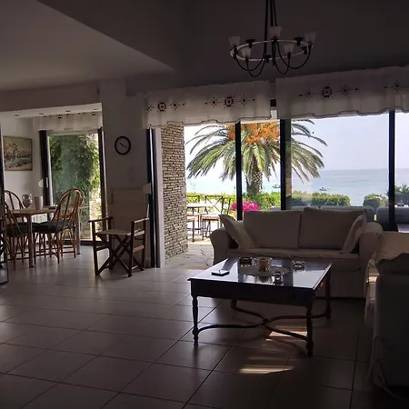 Vilă Front Chanioti Polychrono