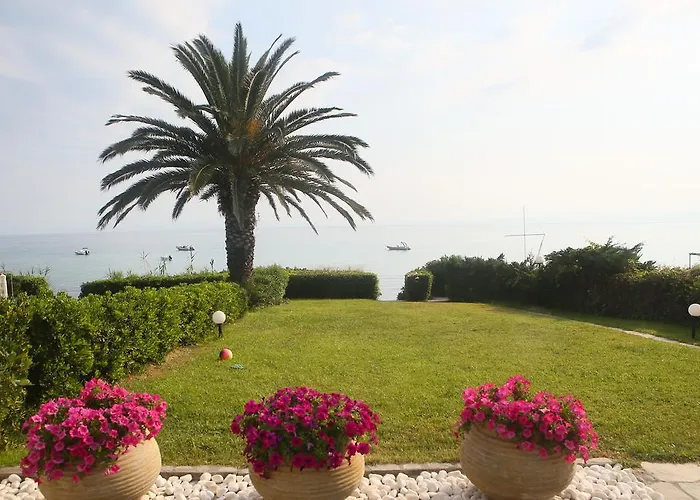 Villa Front Chanioti *